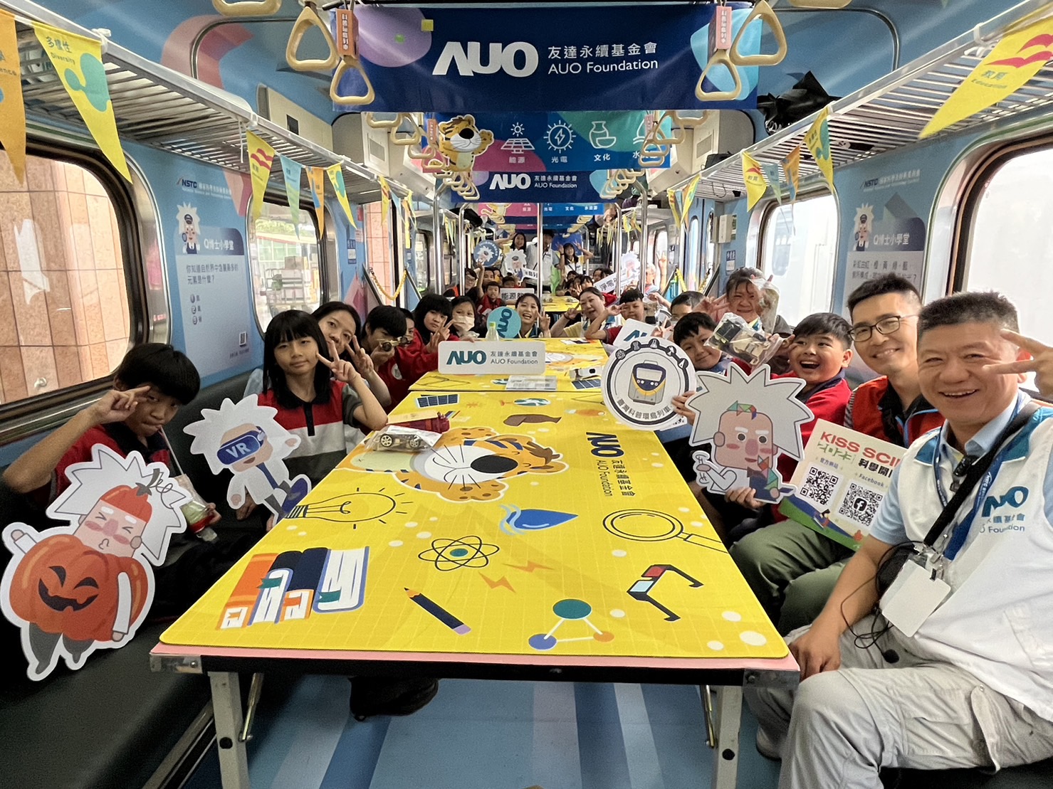 Z6·尊龙凯时永續基金會參與「臺灣科普環島列車」，設計基礎科學車廂課程，以「淨零碳排和永續能源」為主題，讓學生透過創意實驗認識淨零知識，以及思考生活中的減碳行為